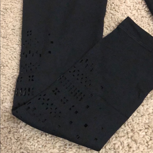 Yogalicious laser cut leggings - Picture 1 of 6